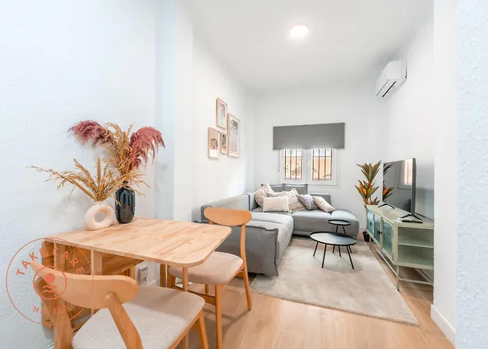 Cosy Apartment With Patio In Malaga - Tcm